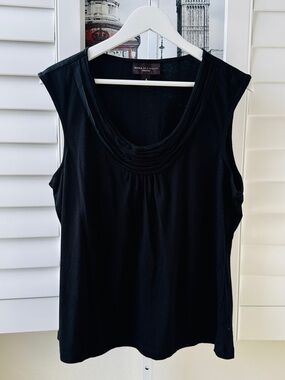 Dana Buchman. Size XL. Black Sleeveless Scoop Neck Tank